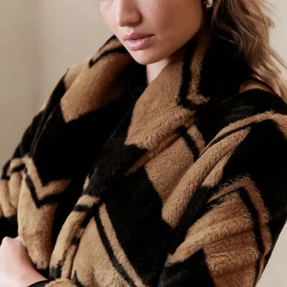 BR faux fur chevron coat - Picture 3 of 6